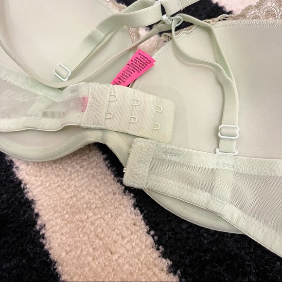 Brand New! La Senza Beyond Sexy - 32D bra with laced cup mint with gold lace - Picture 9 of 10